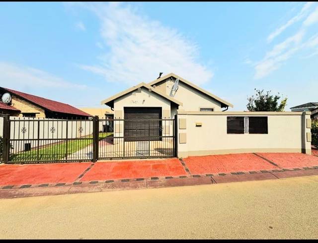 3 BEDROOM HOUSE FOR SALE IN PROTEA GLEN